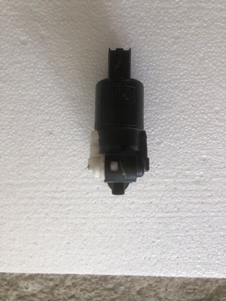 Motorcillo botella limpiaparabrisas Nisan Juke F16