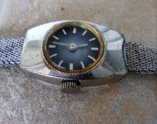 Pequeño reloj carga manual SEIKO de señora 