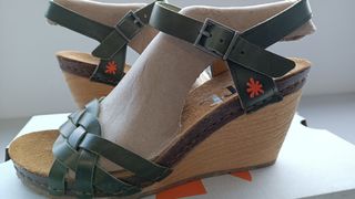 Sandalias ART sin estrenar, caqui, 38