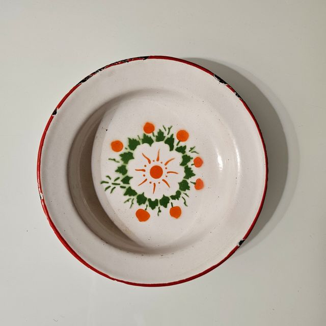 Plato esmaltado antiguo dibujo