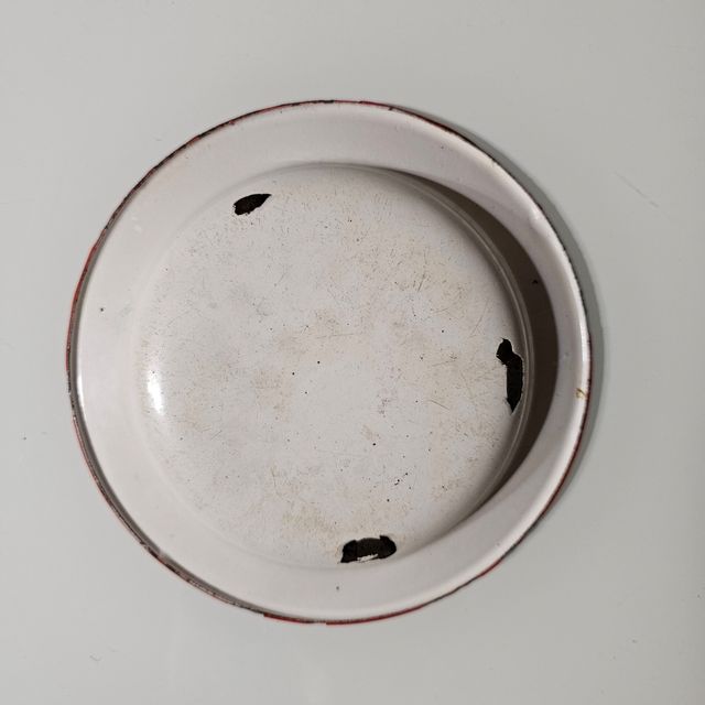 Plato esmaltado antiguo dibujo