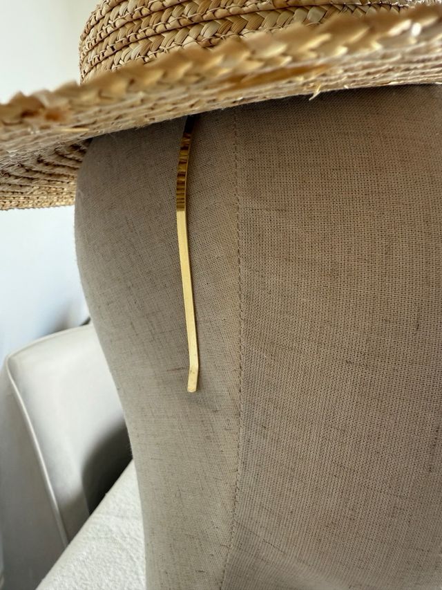 Canotier decorato con fiori viola