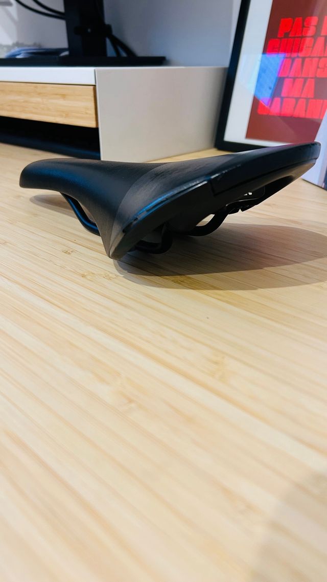 Sillín FIZIK ALIANTE R1 Carbono Negro