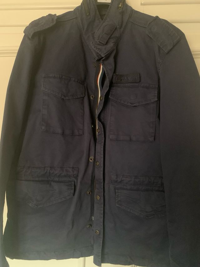 Tres cuartos entre tiempo