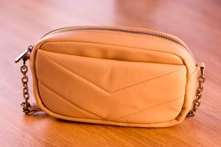 Mini bolsa para smartphone en color beige