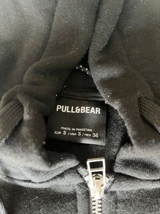 Sudadera negra con capucha y cremallera unisex