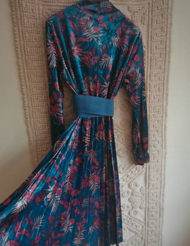 Abito fantasia in vellutino con cintura