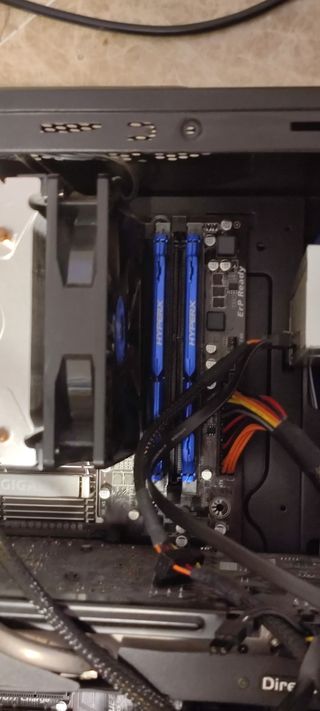 Pc gamer sin fuente. 