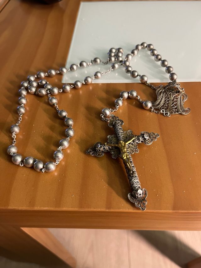 Rosario de plata y filigranas