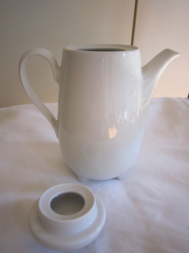 caffettiera teiera anni 80 in porcellana bianca