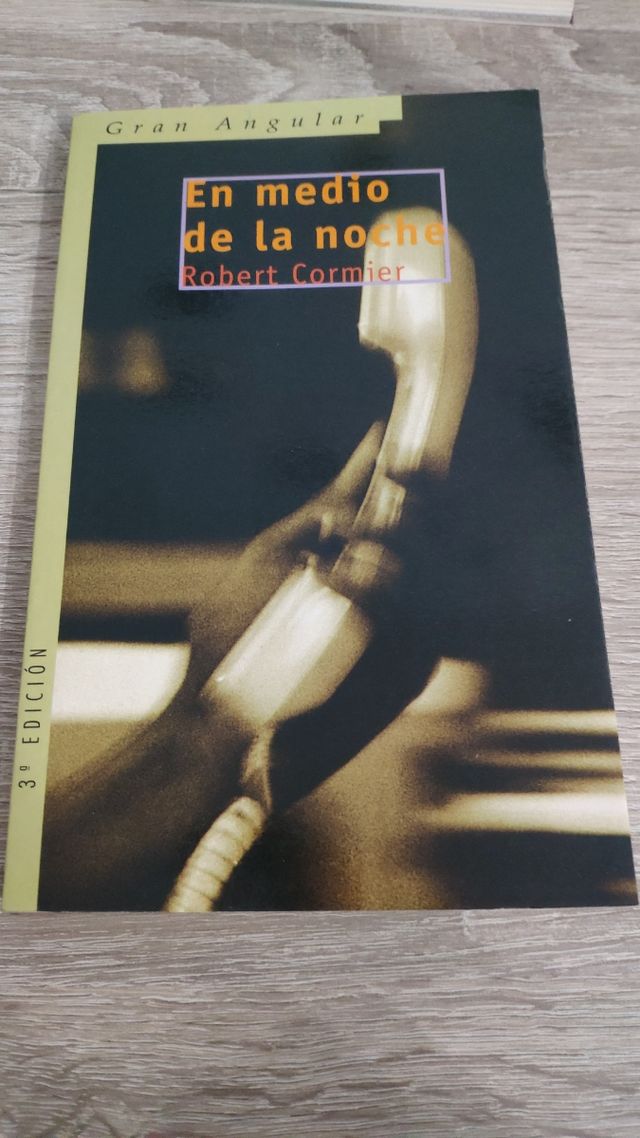 En medio de la noche (Gran Angular) (Spanish Edition)