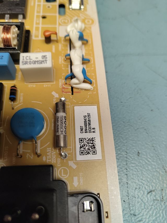 Fuente TV SAMSUNG UE43RU7105K