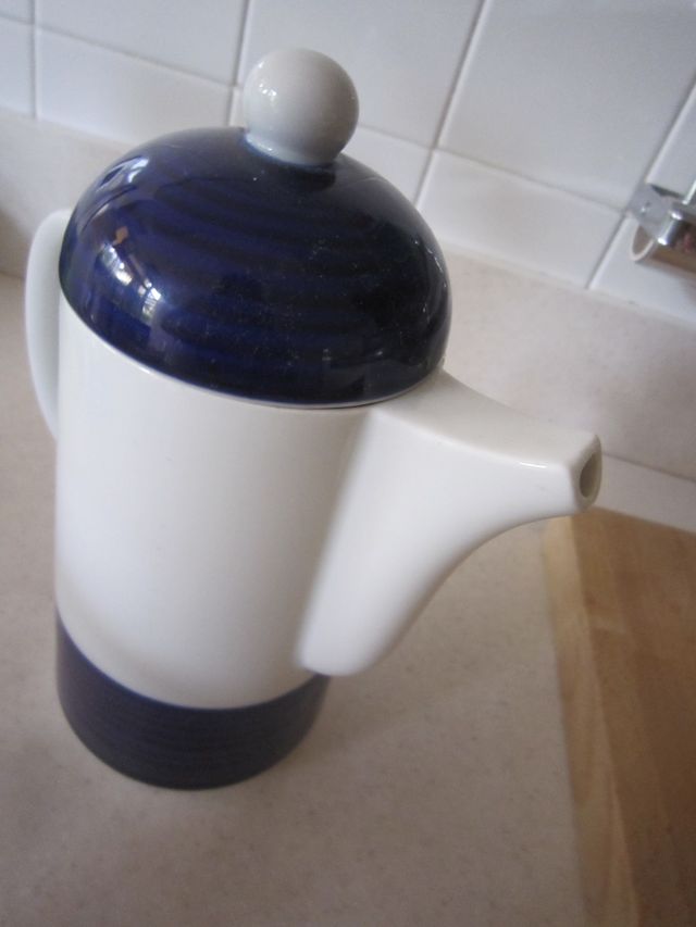 caffettiera / teiera vintage bianca blu