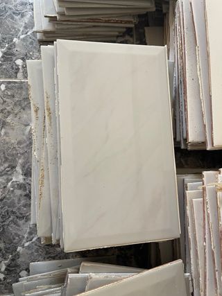 Azulejo efecto marmol biselado pieza 35x20 cm