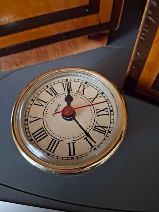 Caja decorativa con reloj