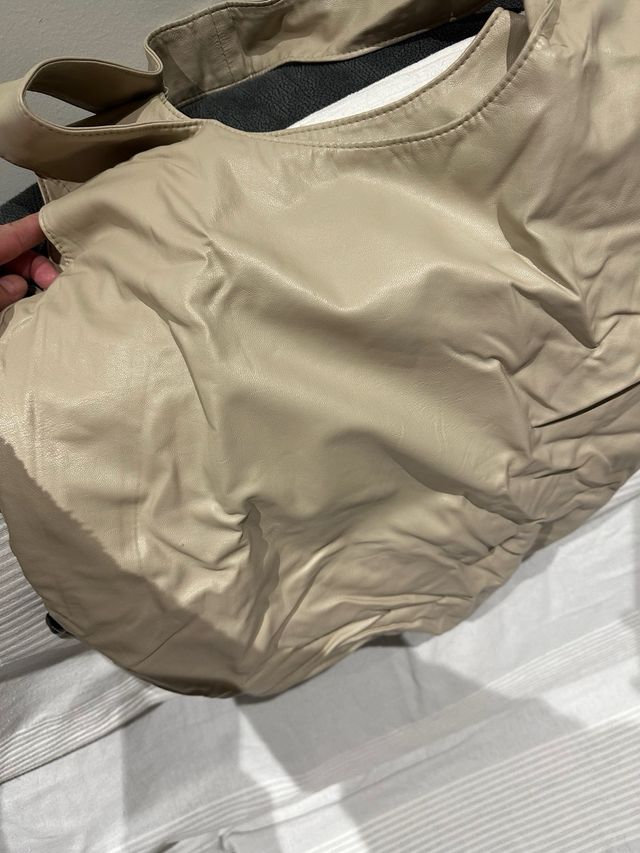 Bolsa de hombro con bolsa para plegarla