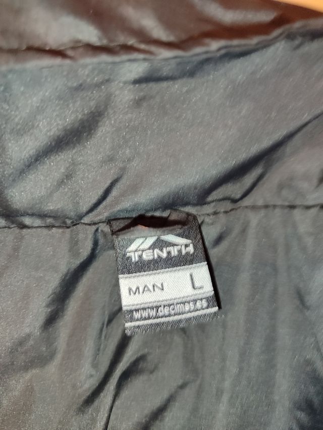 Chubasquero negro con gorro