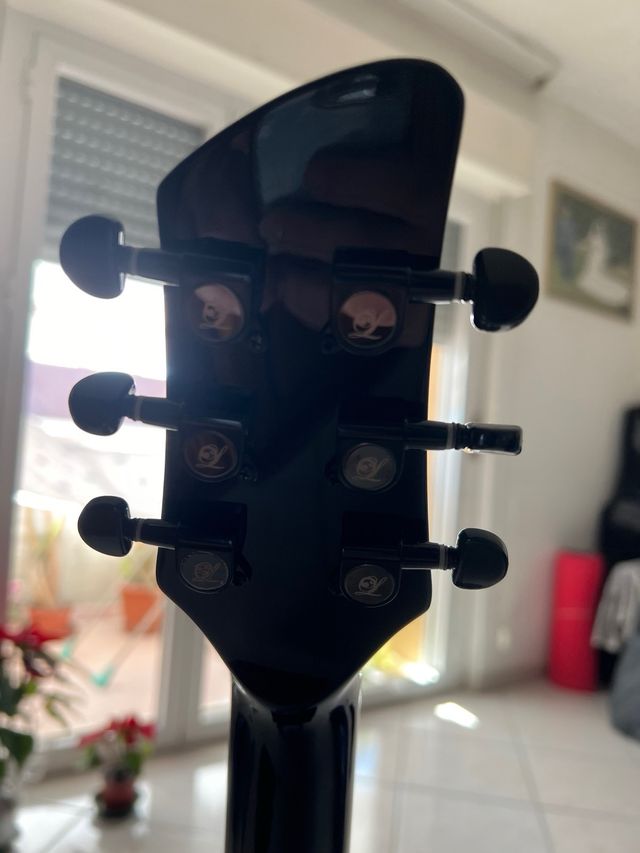 Chitarra acustica Lindo