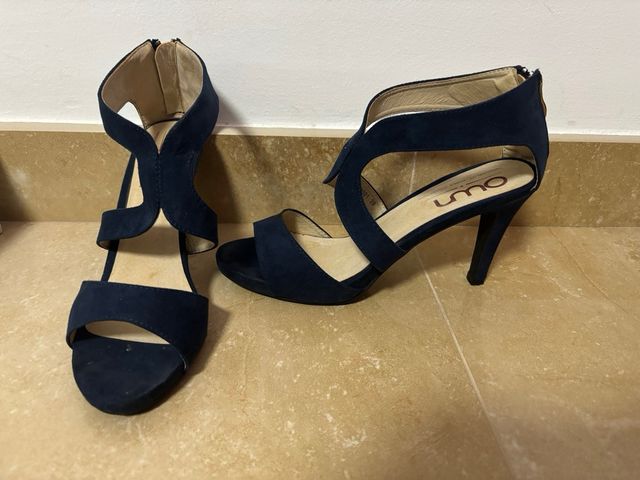 Salto azul marinho de marca própria