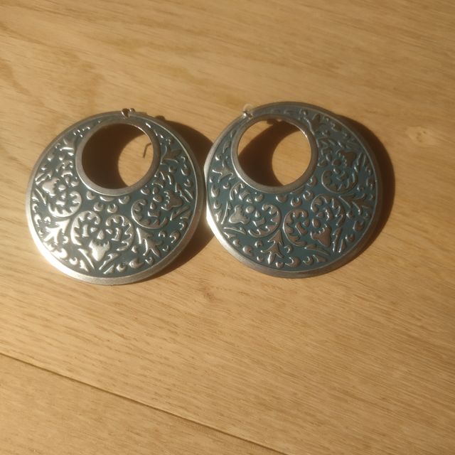 Orecchini rotondi colore argento blu