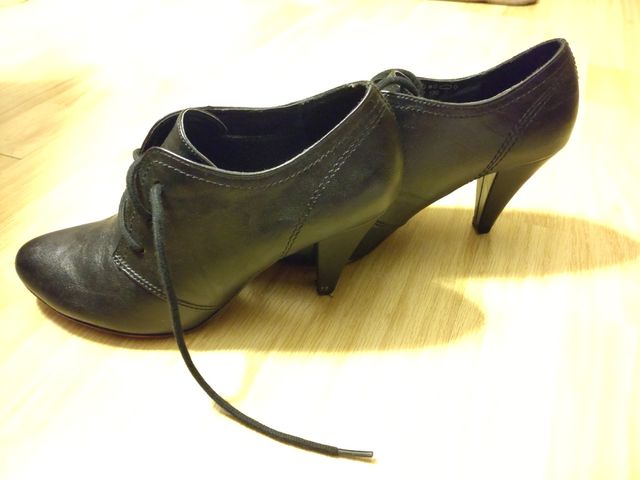 Zapatos-botines negros con cordones