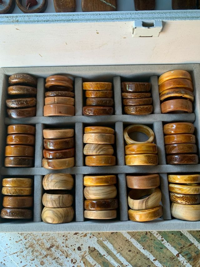 Anelli in legno di ulivo  e molto altro