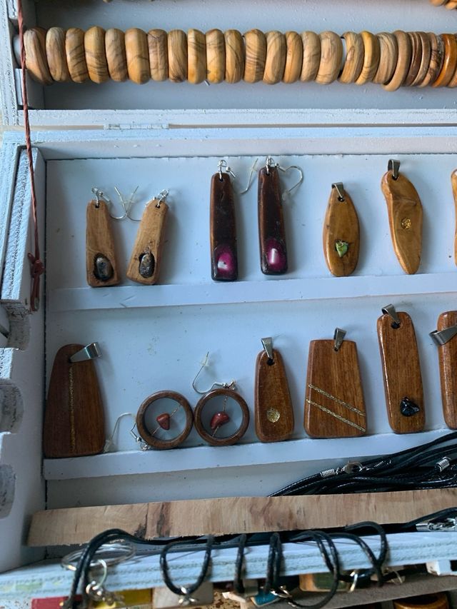 Anelli in legno di ulivo  e molto altro