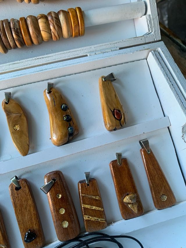 Anelli in legno di ulivo  e molto altro