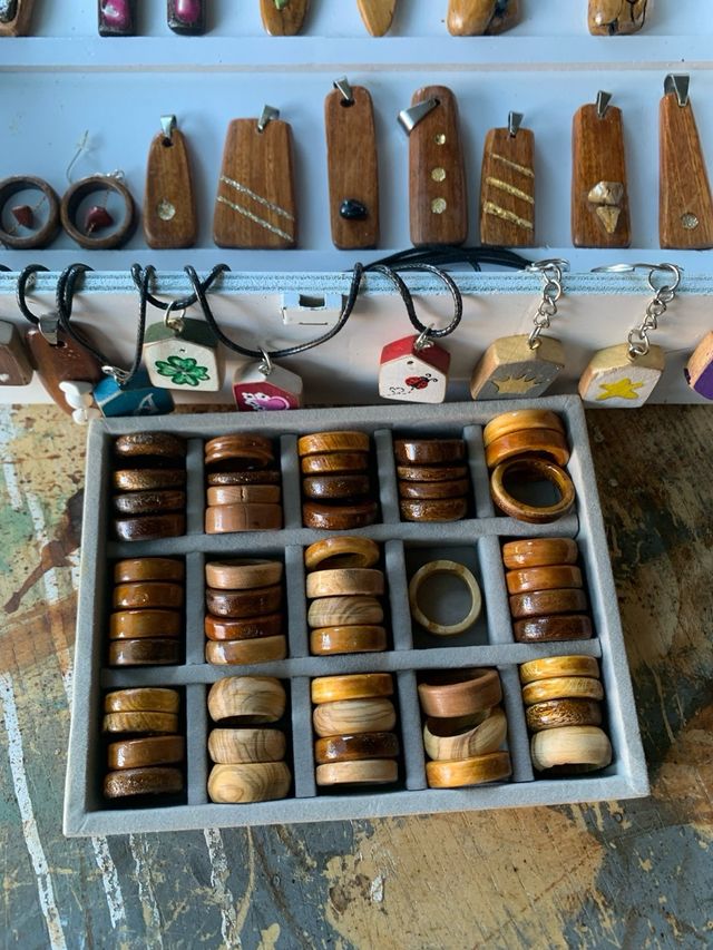 Anelli in legno di ulivo  e molto altro