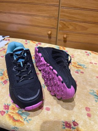 Deportivas Mountain Pro. n38. Del Corte Inglés.
