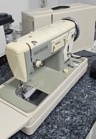 Maquina de coser y bordar Wertheim