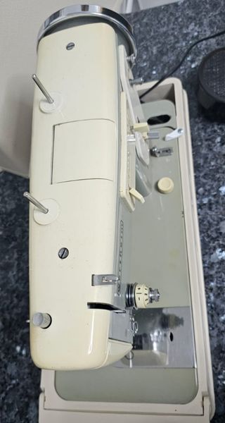 Maquina de coser y bordar Wertheim