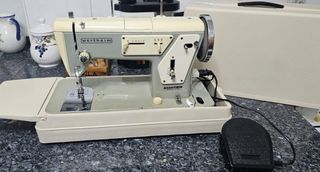 Maquina de coser y bordar Wertheim