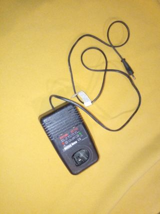 CARGADOR DE BATERIAS RYOBI DE 14,4 vol.