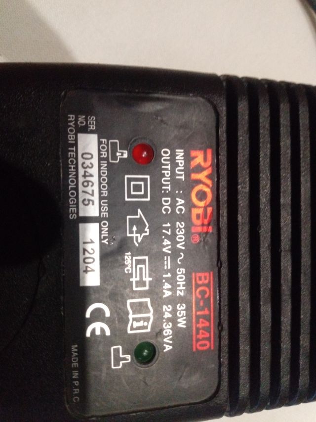 CARGADOR DE BATERIAS RYOBI DE 14,4 vol.