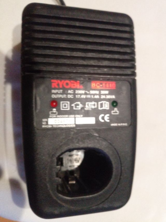 CARGADOR DE BATERIAS RYOBI DE 14,4 vol.