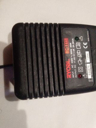 CARGADOR DE BATERIAS RYOBI DE 14,4 vol.