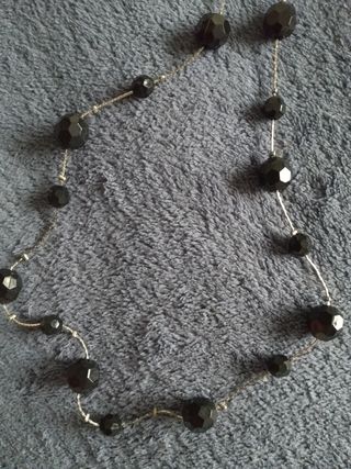 Collar bolas negras