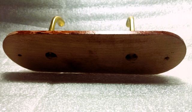 🔸 Suporte para roupas.