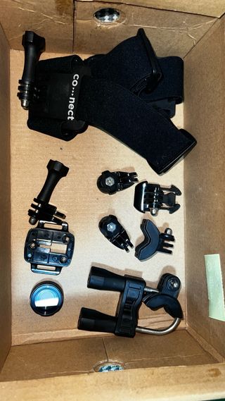 Camara GoPro con accesorios y tripode