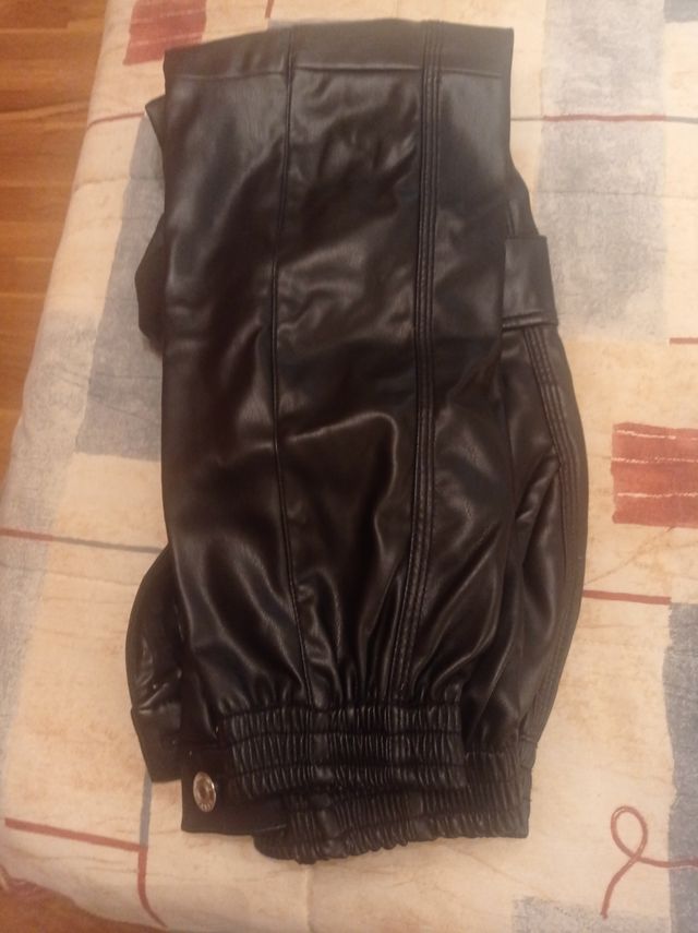 Pantalón imitación cuero
