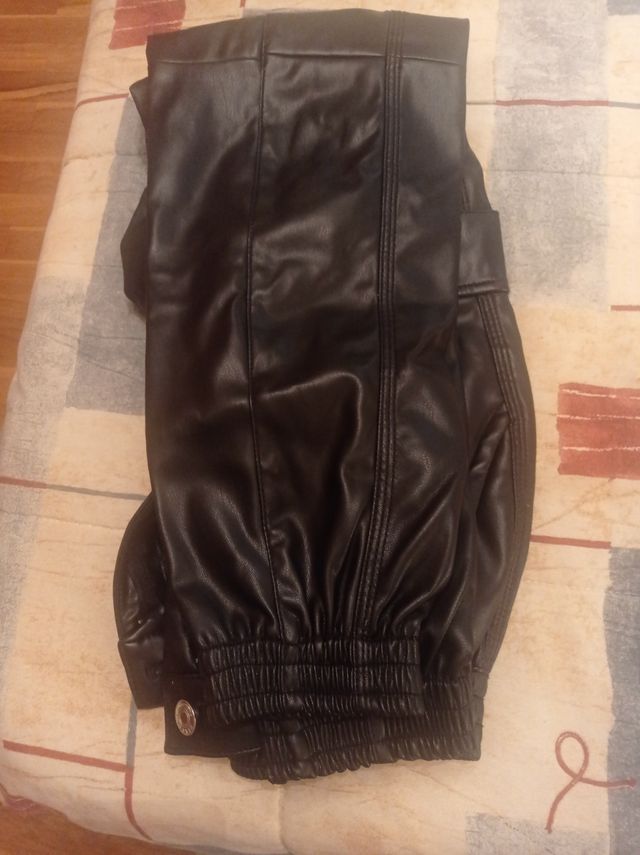 Pantalón imitación cuero