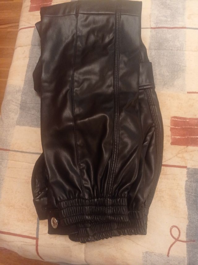 Pantalón imitación cuero
