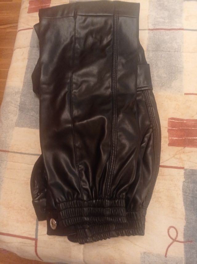 Pantalón imitación cuero