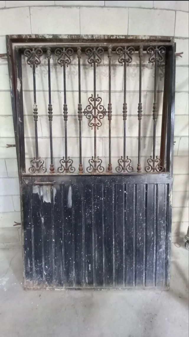 Puerta de hierro