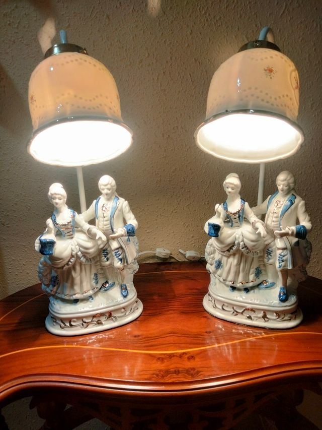 VECCHIA COPPIA DI LAMPADE IN PORCELLANA A FOGLIA D'ORO