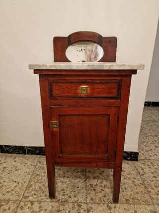 Mesita de noche antigua 