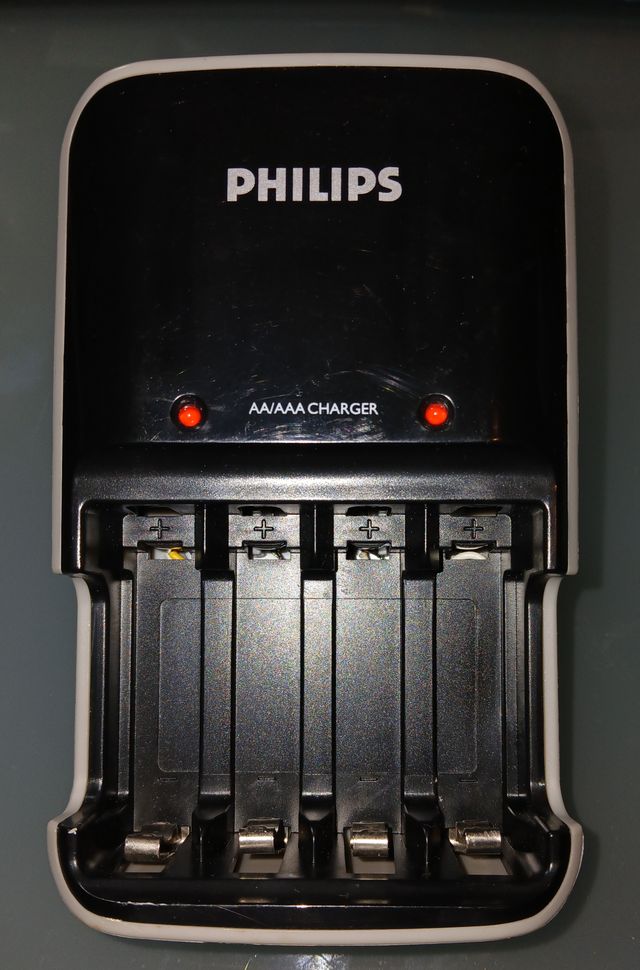 Cargador pilas AA/AAA Philips
