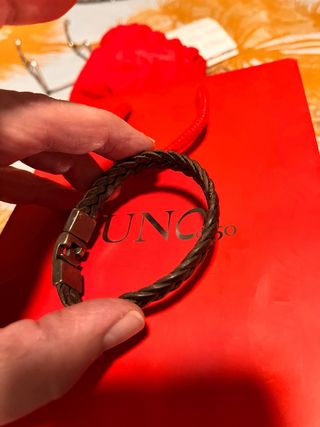 Pulsera de cuero y acero de 1 de 50