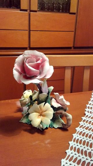ELEMENTO D'ARREDO ROSE IN CAPODIMONTE